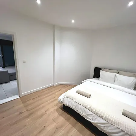In Ghent, 1br & 1lr With Wifi شقة