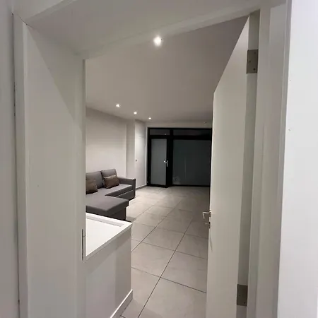 In Ghent, 1br & 1lr With Wifi شقة *