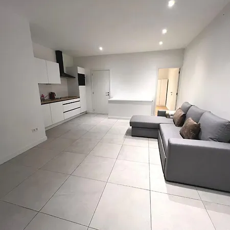 In Ghent, 1br & 1lr With Wifi شقة *